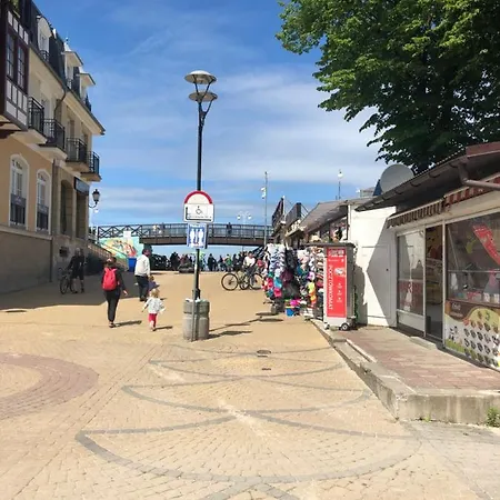 I Chaton Rum i privatbostad Mielno (Koszalin)